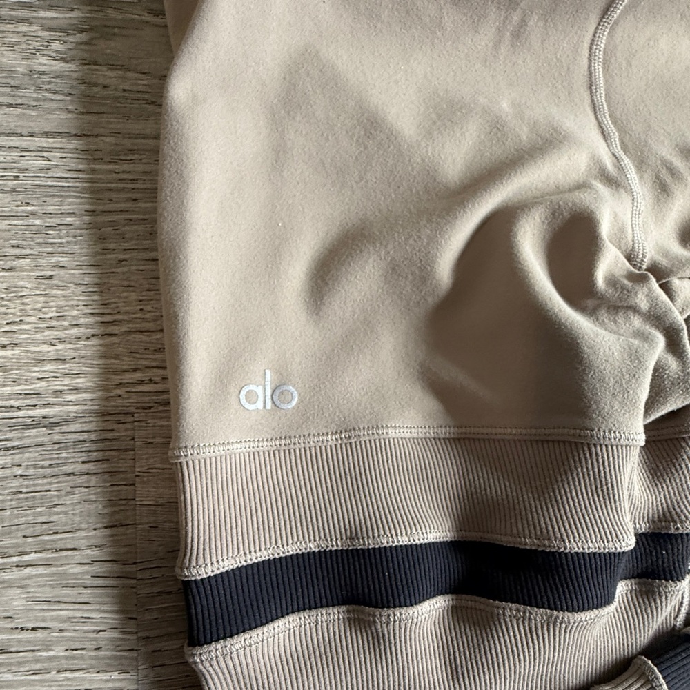 ALO Yoga Tan and Black Leggings with Sporty Stripes - Picture 4 of 4